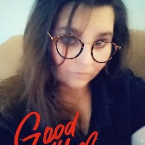 Meet your Posher, Lora